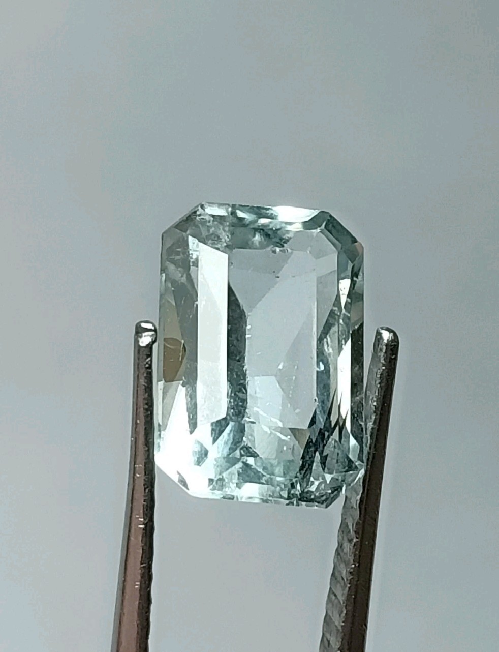 2.5Ct Aesthetic Natural Aquamarine Loose Gemstone With Rare Tantalite Inclusions