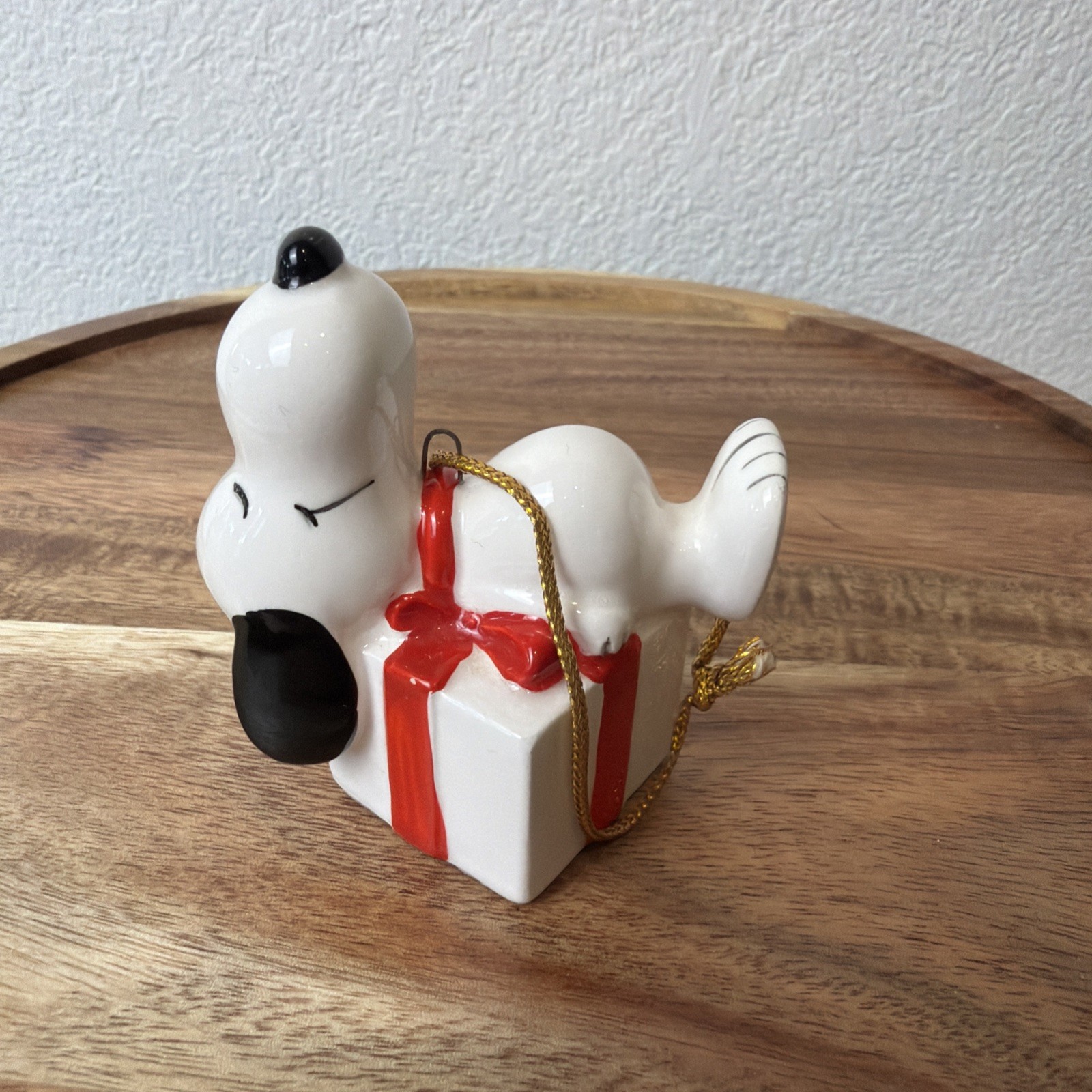 Vtg Peanuts Snoopy On A Gift box Ornament Syndicate Christmas 1966 Rare Scarce Vtg Peanuts Snoopy On A Gift box Ornament Syndicate Christmas 1966 Rare Scarce