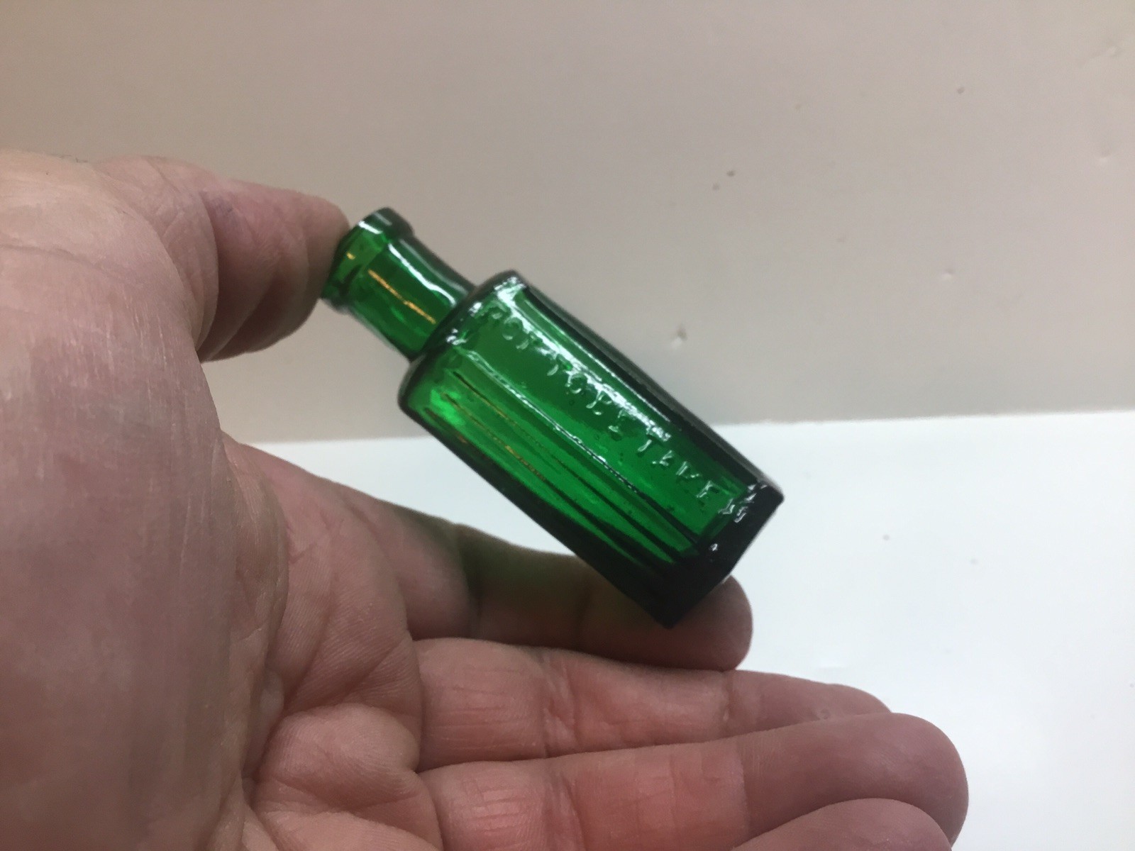 Antique 1/ 2 Oz Rich Green 6 Sided Not To Be Taken Poison Bottle.