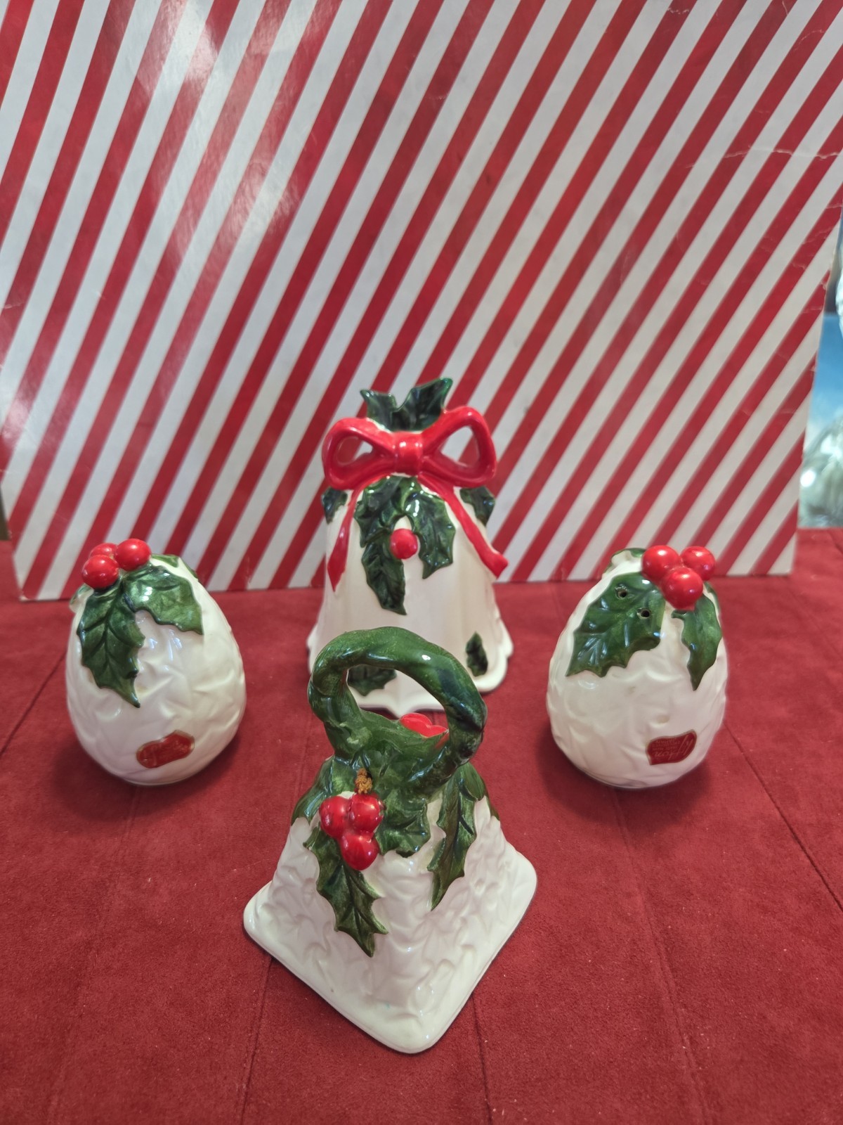 Vintage LEFTON Holly Berry Christmas Set of 2 Bells And 2 Salt and Pepper JAPAN