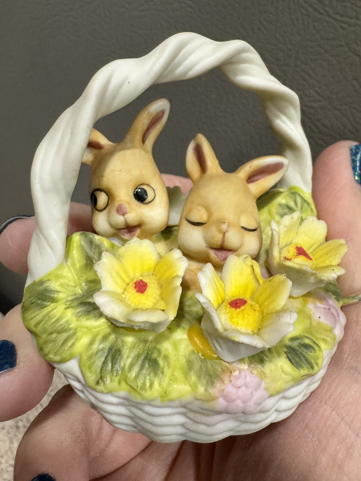 Vtg Bisque Ceramic Basket Bunnies Rabbits 3\