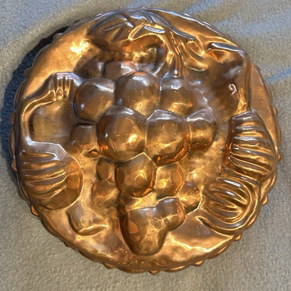 VTG Heavy Copper Tin Lined Round Aspic Jello Mold Hand Hammered 3 5/8\