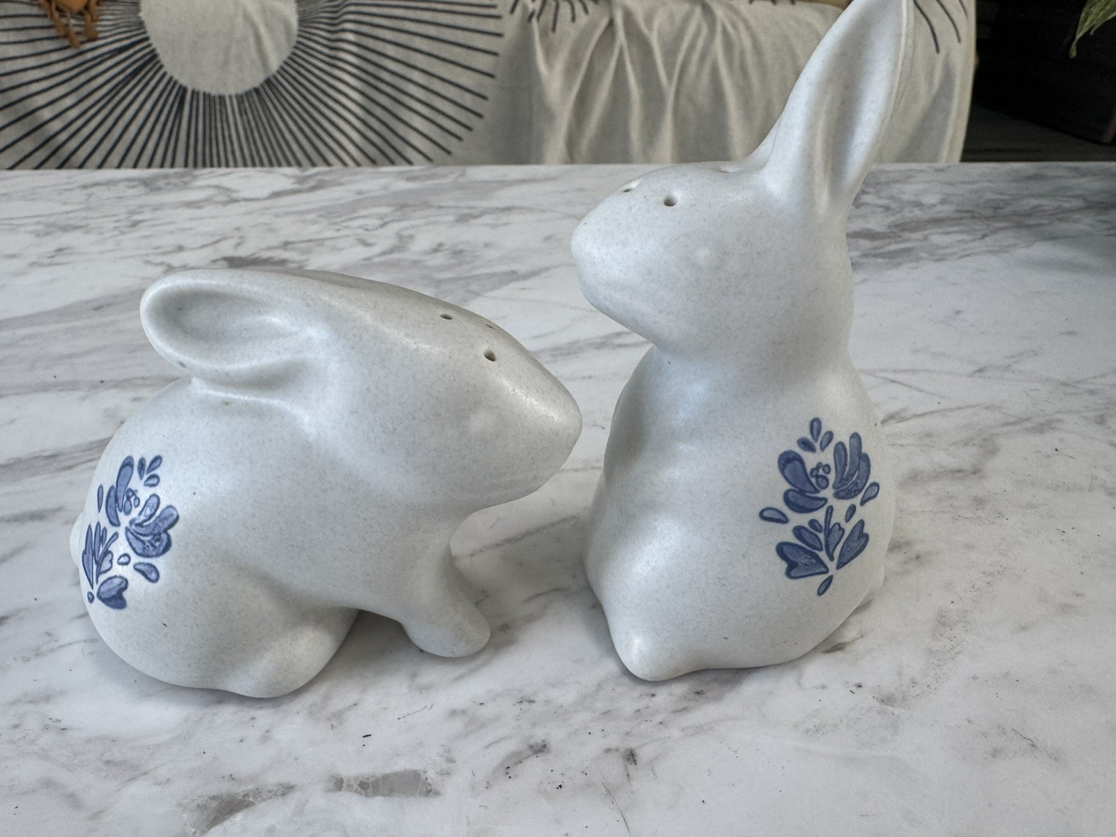 1 Pfaltzgraff YORKTOWNE Bunny Rabbit Shaker Vintage SET