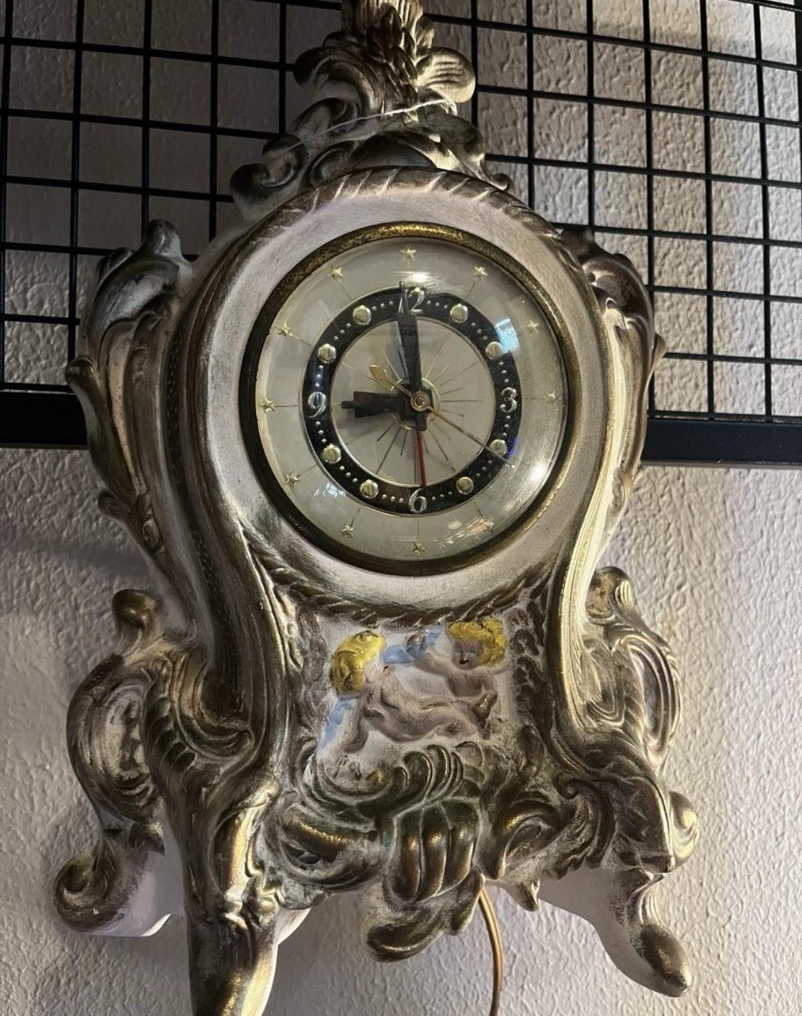 VINTAGE NARCO CLOCK ELECTRIC LANSHIRE MOVEMENT PORCELAIN WHITE/GOLD