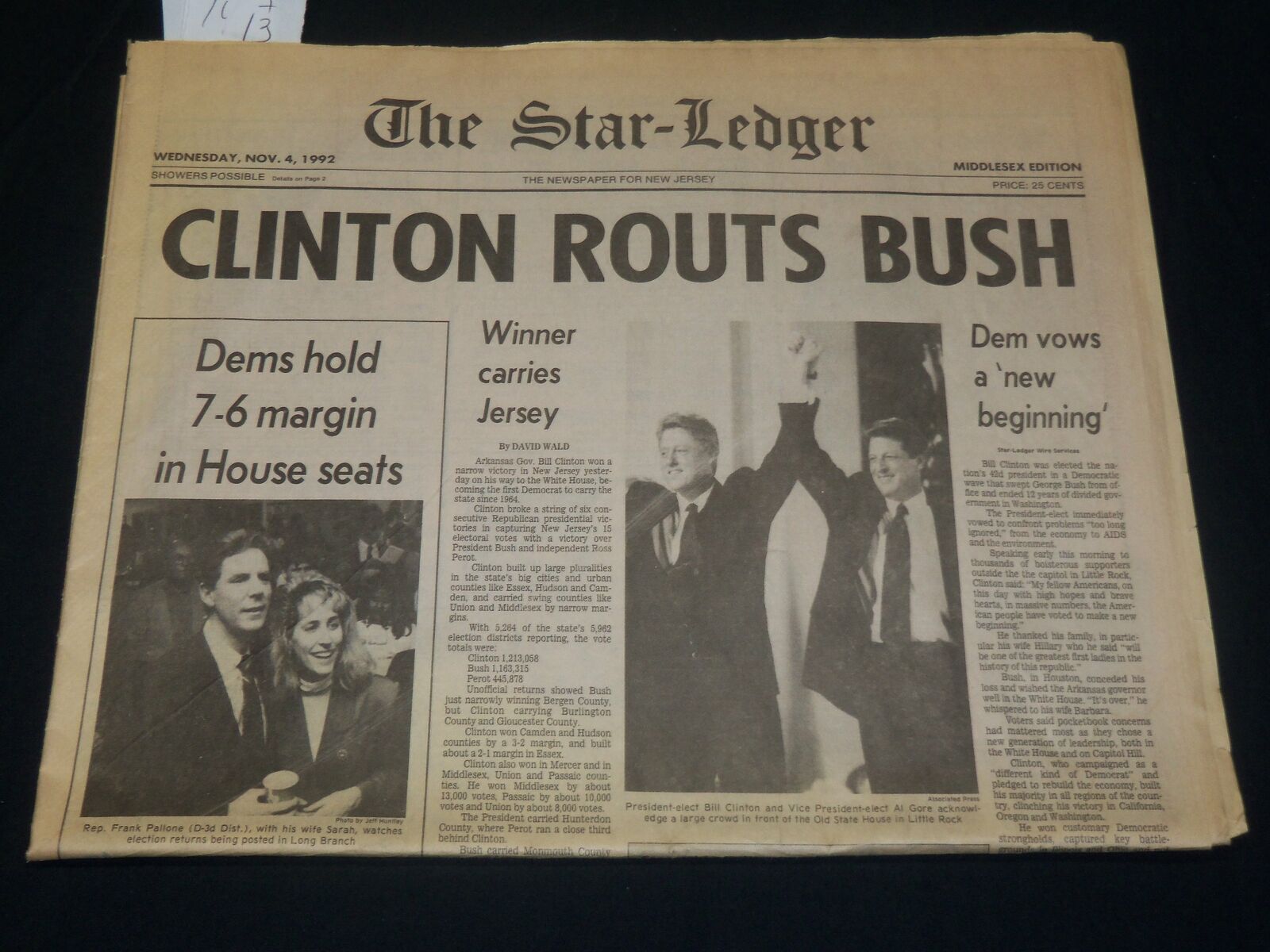 1992 NOVEMBER 4 THE STAR-LEDGER NEWSPAPER - CLINTON ROUTS BUSH - NP 4907