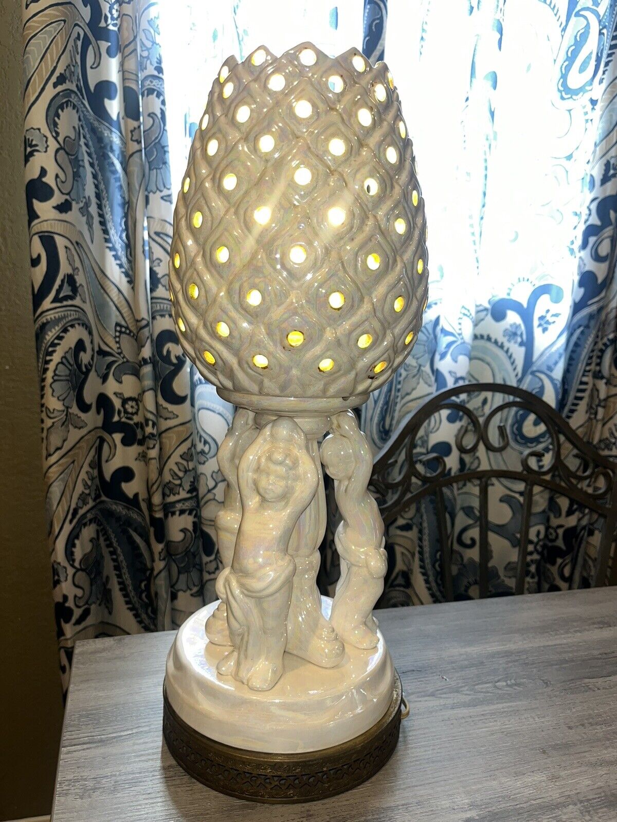 Vintage Cherub Pineapple MCM Hollywood Regency 1950’s Lamp