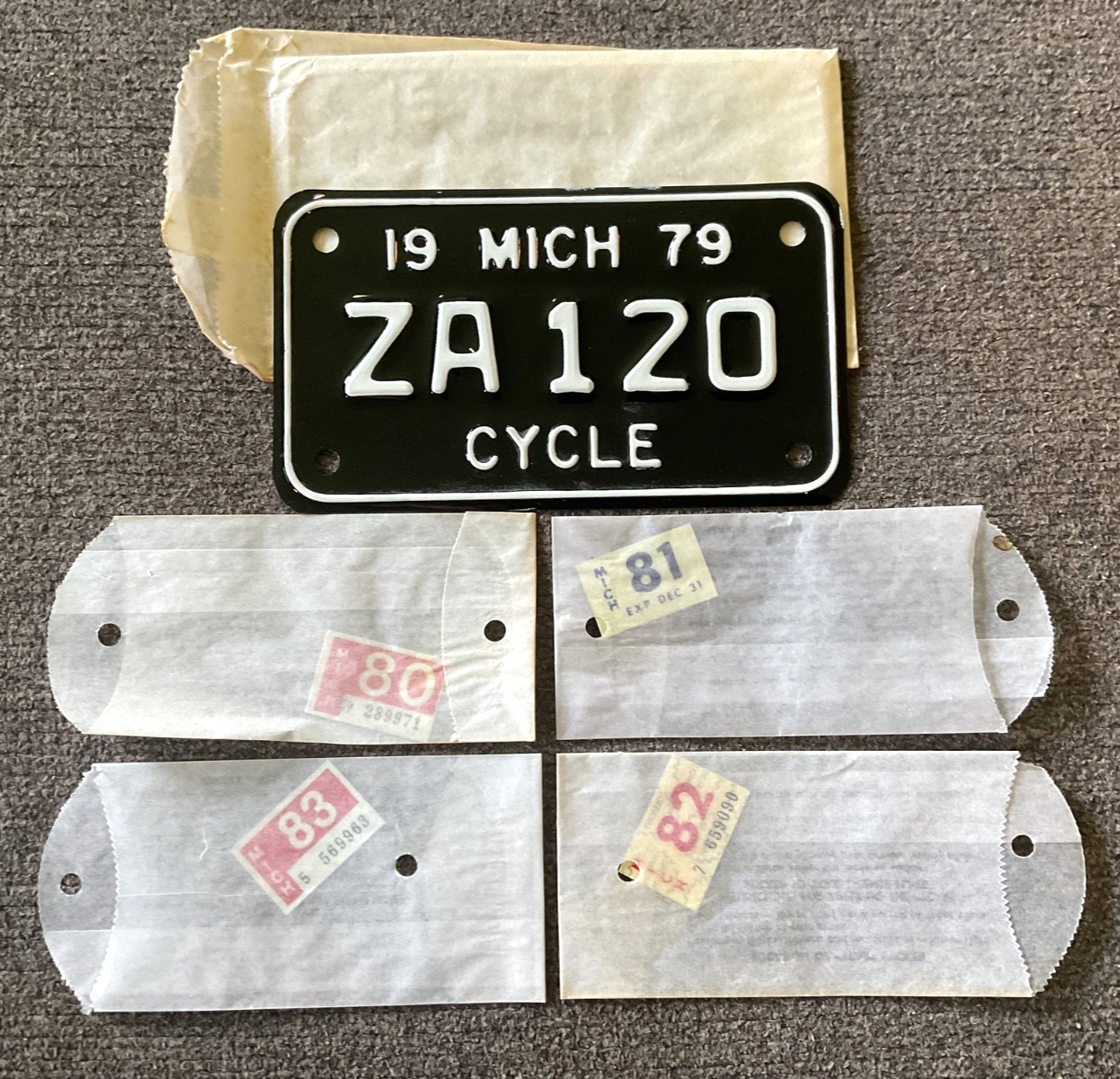 RARE 1979 NOS MICHIGAN MOTORCYCLE LICENSE PLATE 1980 1981 1982 1983 TABS INCLUDE