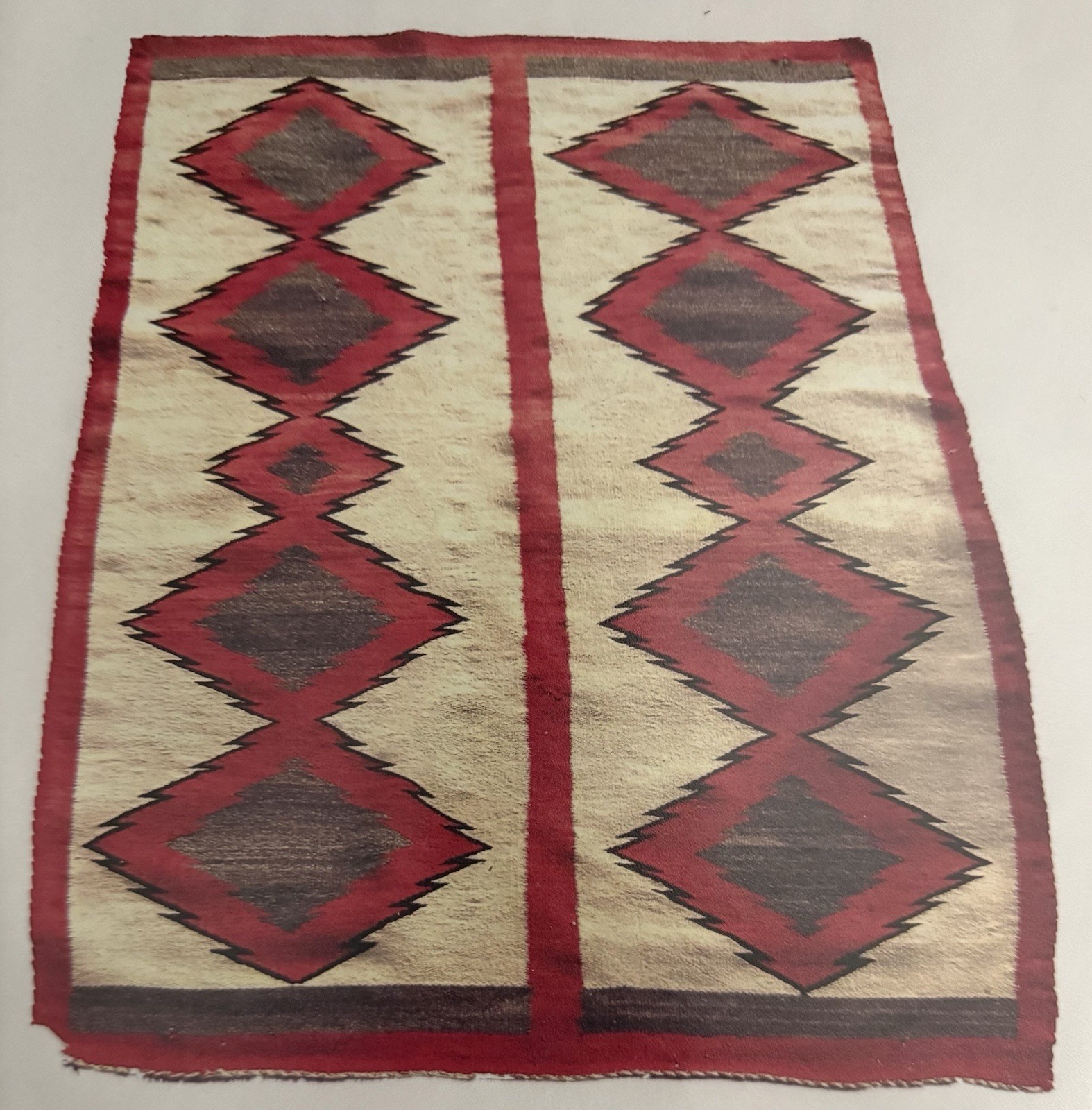Serrated Diamond Navajo Rug 1940S 38“ X 66“￼