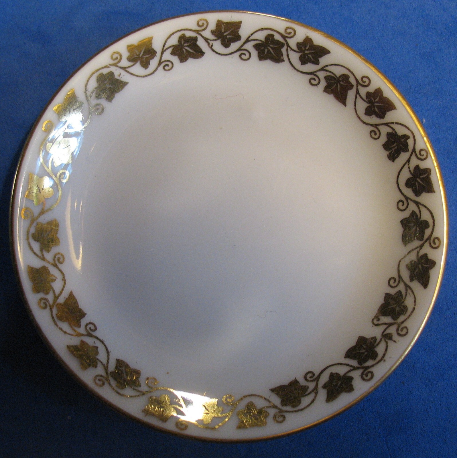 Vtg. T&V Tressemanes & Vogt Limoges TRV501 Butter Pat with 22K Gold Ivy Pattern