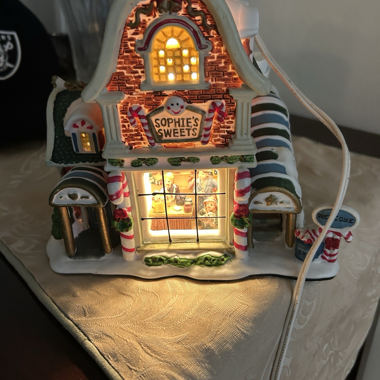 2003 Lemax Carole Towne Sophie’s Sweets Lighted Christmas Village House