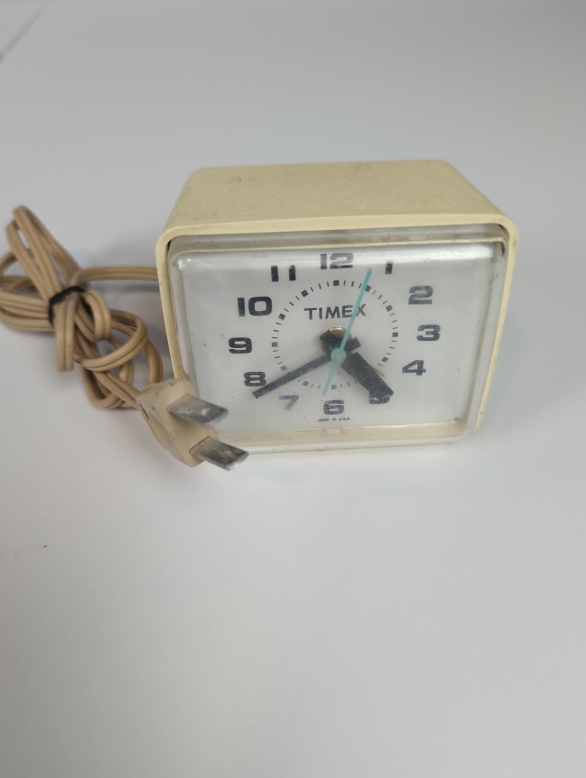 Vintage TIMEX Electric Alarm Clock, Model #7369A, 4x2x3\ Vintage TIMEX Electric Alarm Clock, Model #7369A, 4x2x3\
