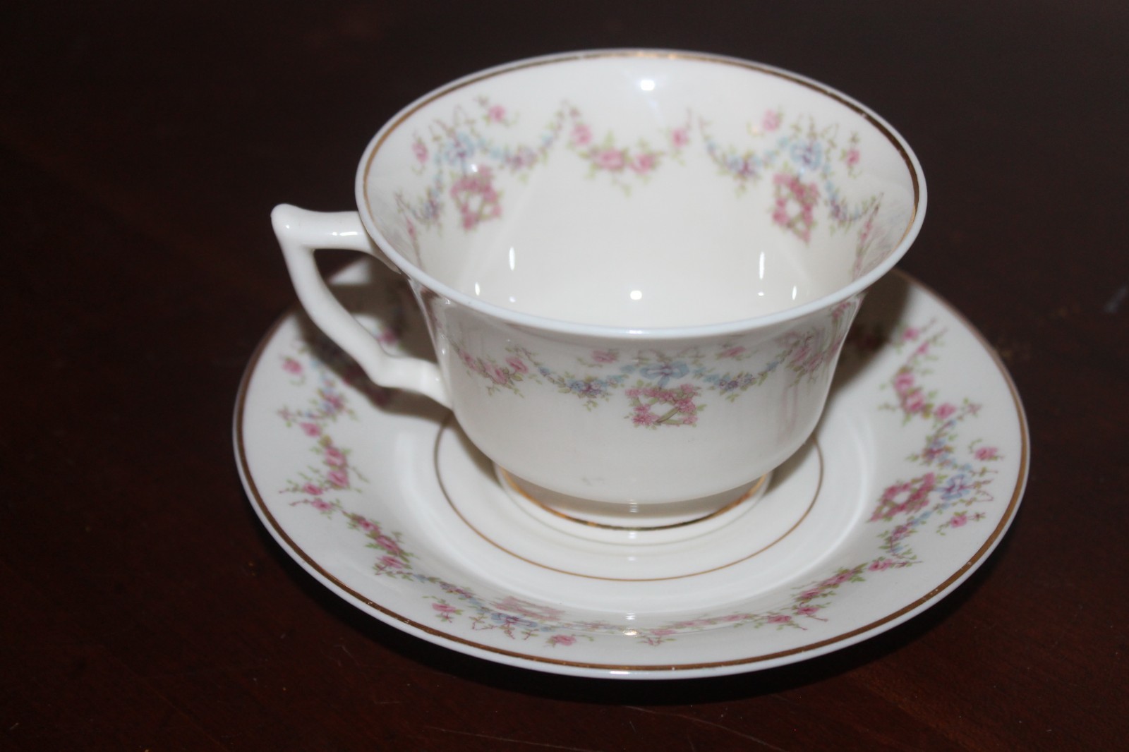 Vintage Old Ivory Syracuse China Teacup & Saucer Set Vintage Old Ivory Syracuse China Teacup & Saucer Set
