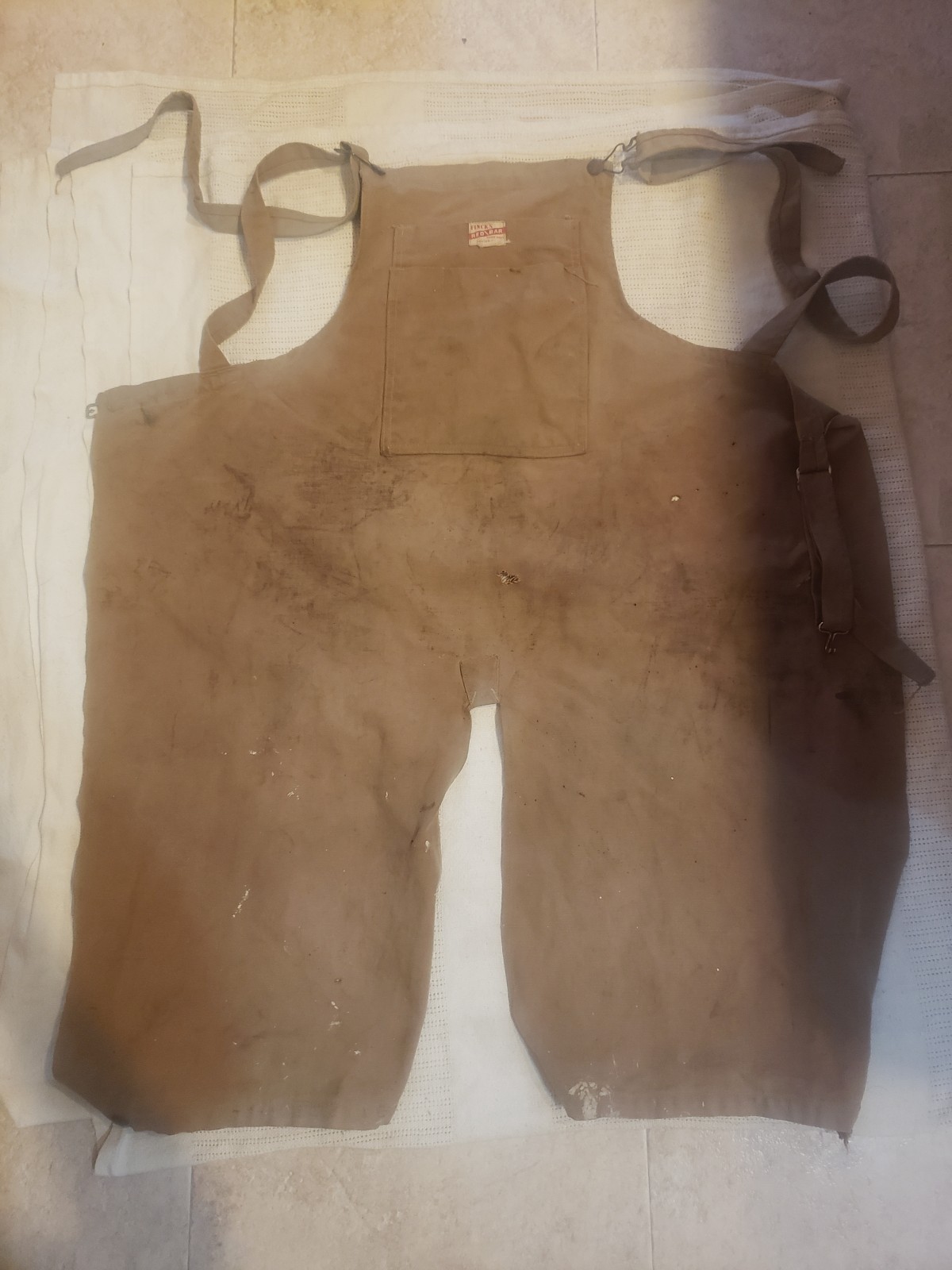 Vintage Finck’s Red Bar Split Leg Work Apron carhartt RARE Pig Face Buttons