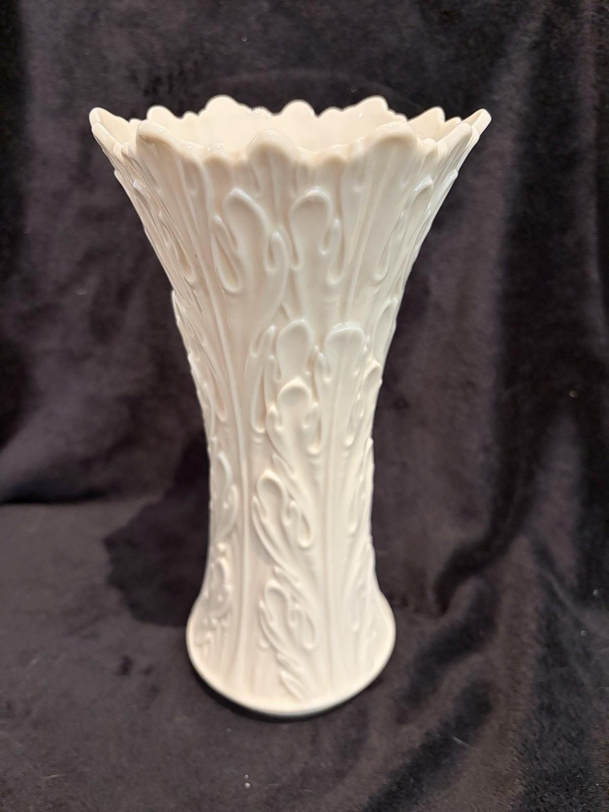 Lenox Woodland Collection Vintage Cream Vase Porcelain Acanthus Leaf Emboss USA