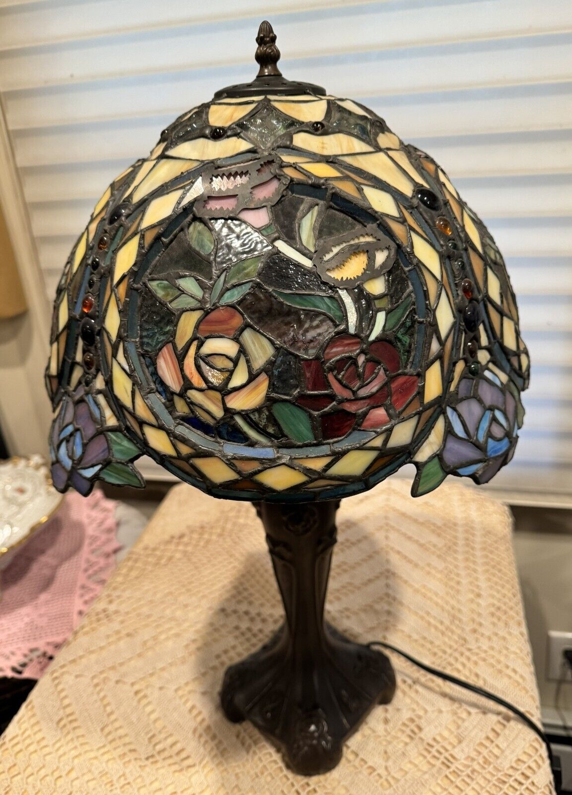 24” Floral Stained Glass Lamp Double Socket Metal Leaf Pattern Base