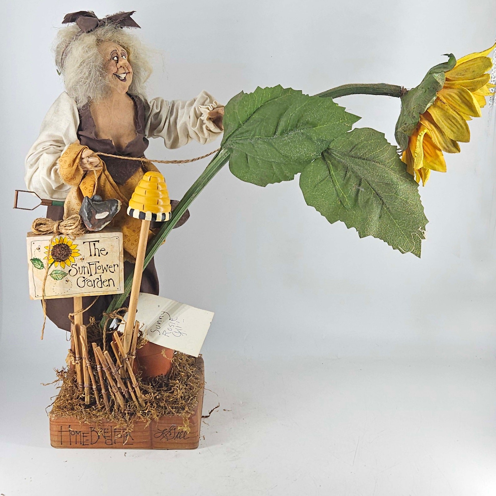 Home Bred Folks Folk Art Doll Figurine Sunny sunflower garden Linda Gill