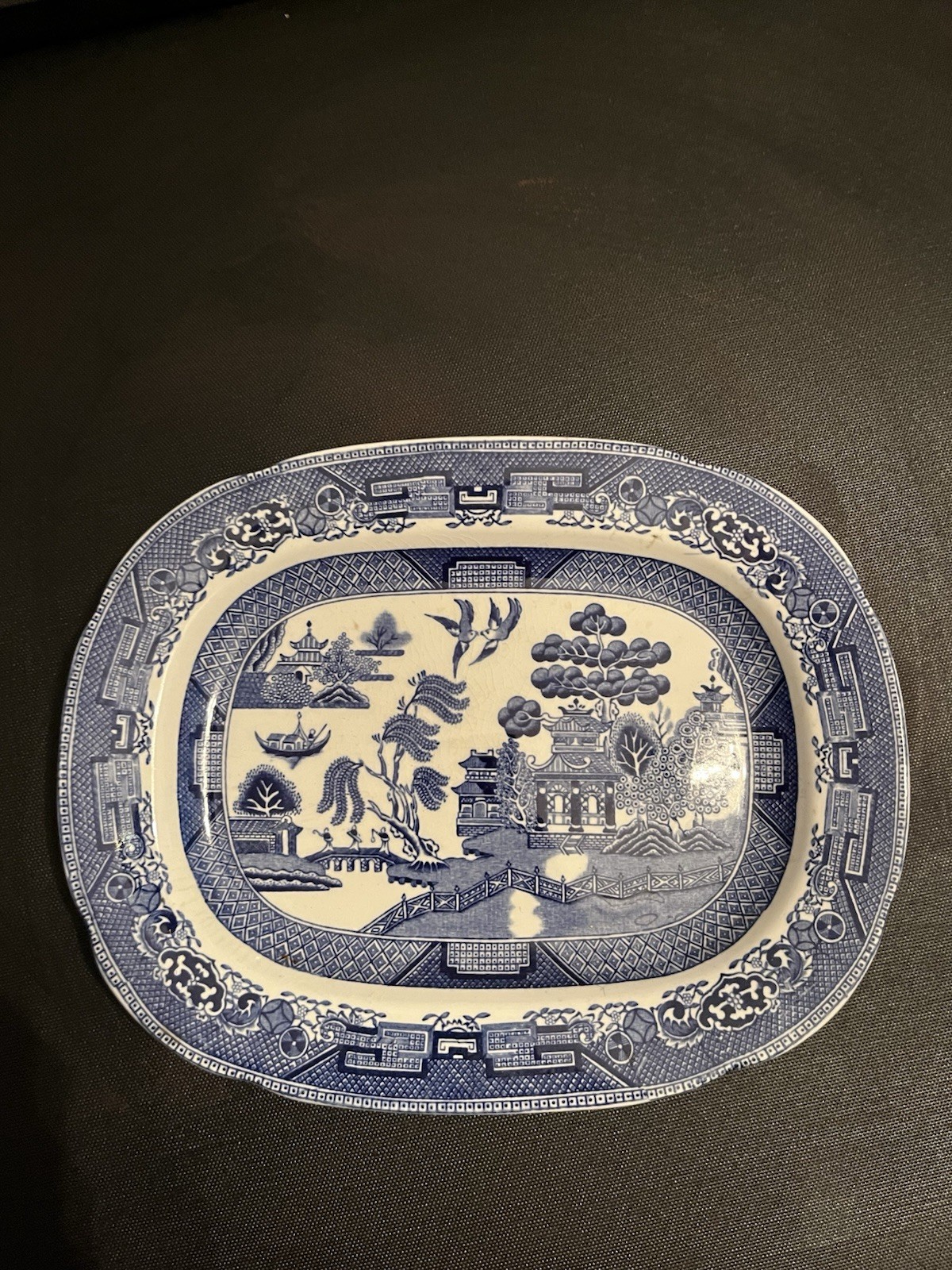 Blue Willow English Engraved Platter. Production 1932 No Chips Or Scratches Blue Willow English Engraved Platter. Production 1932 No Chips Or Scratches