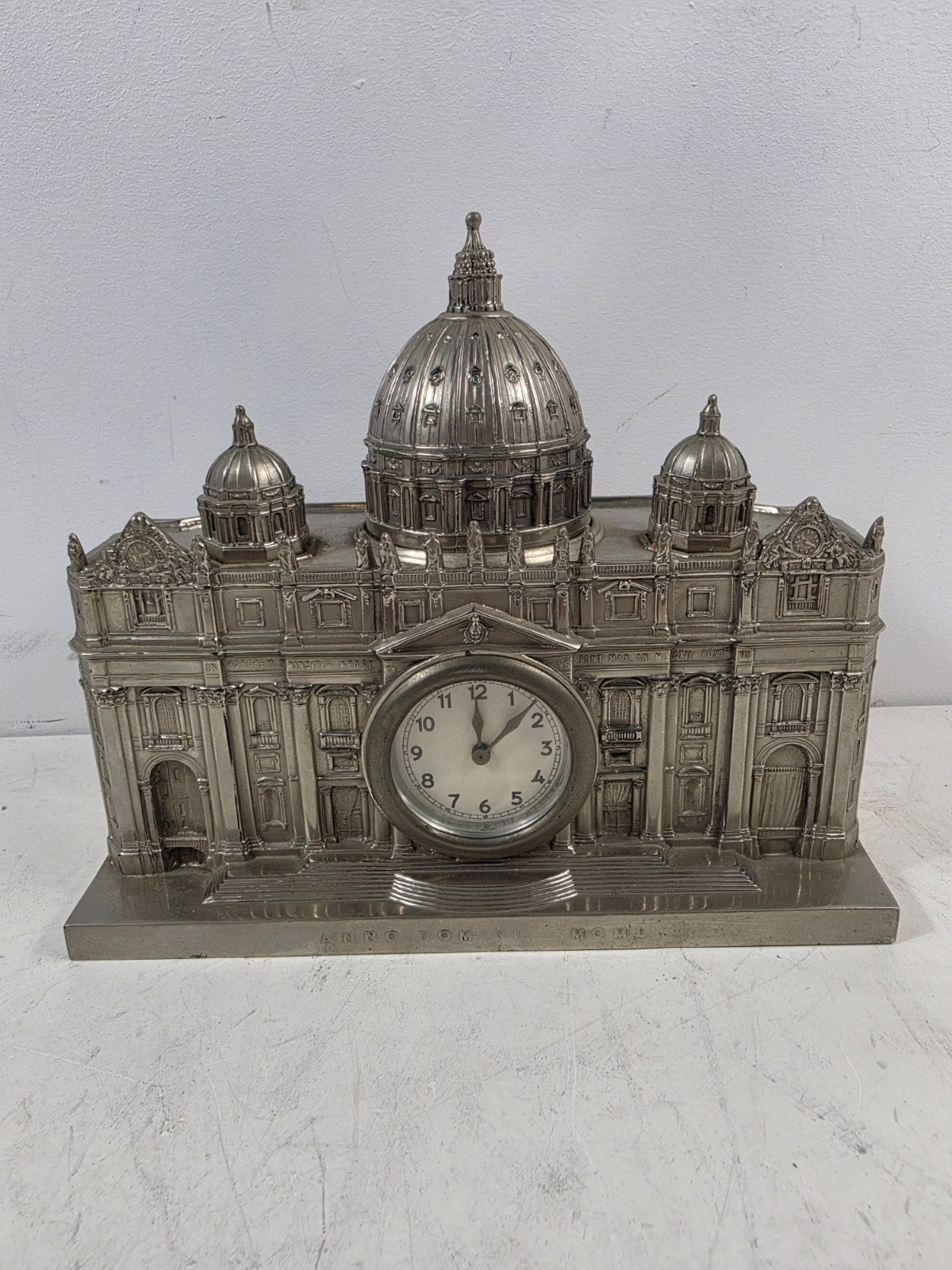 Vintage St. Peter's Basilica Vatican Architectural Metal Mantel Desk Clock