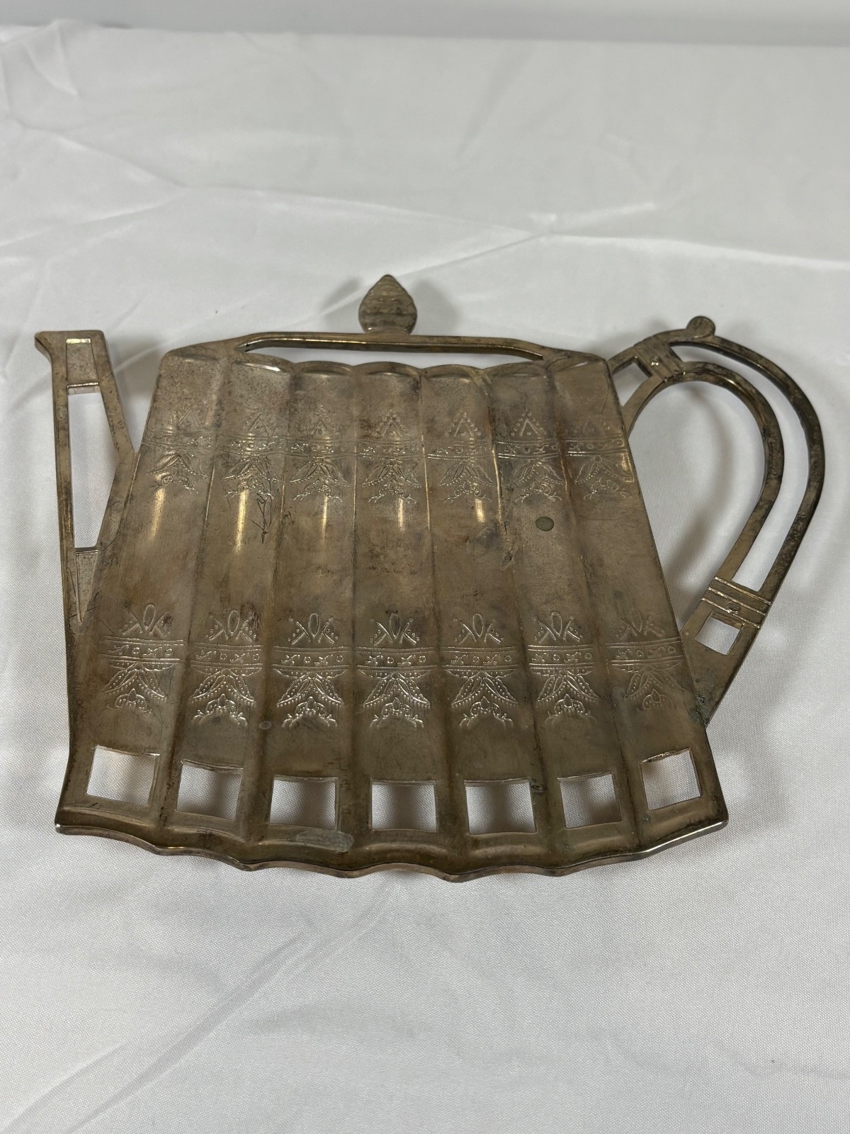 Vtg 1992 Godinger Silver Silver Tone Teapot Shaped Trivet with Embossed Design Vtg 1992 Godinger Silver Silver Tone Teapot Shaped Trivet with Embossed Design