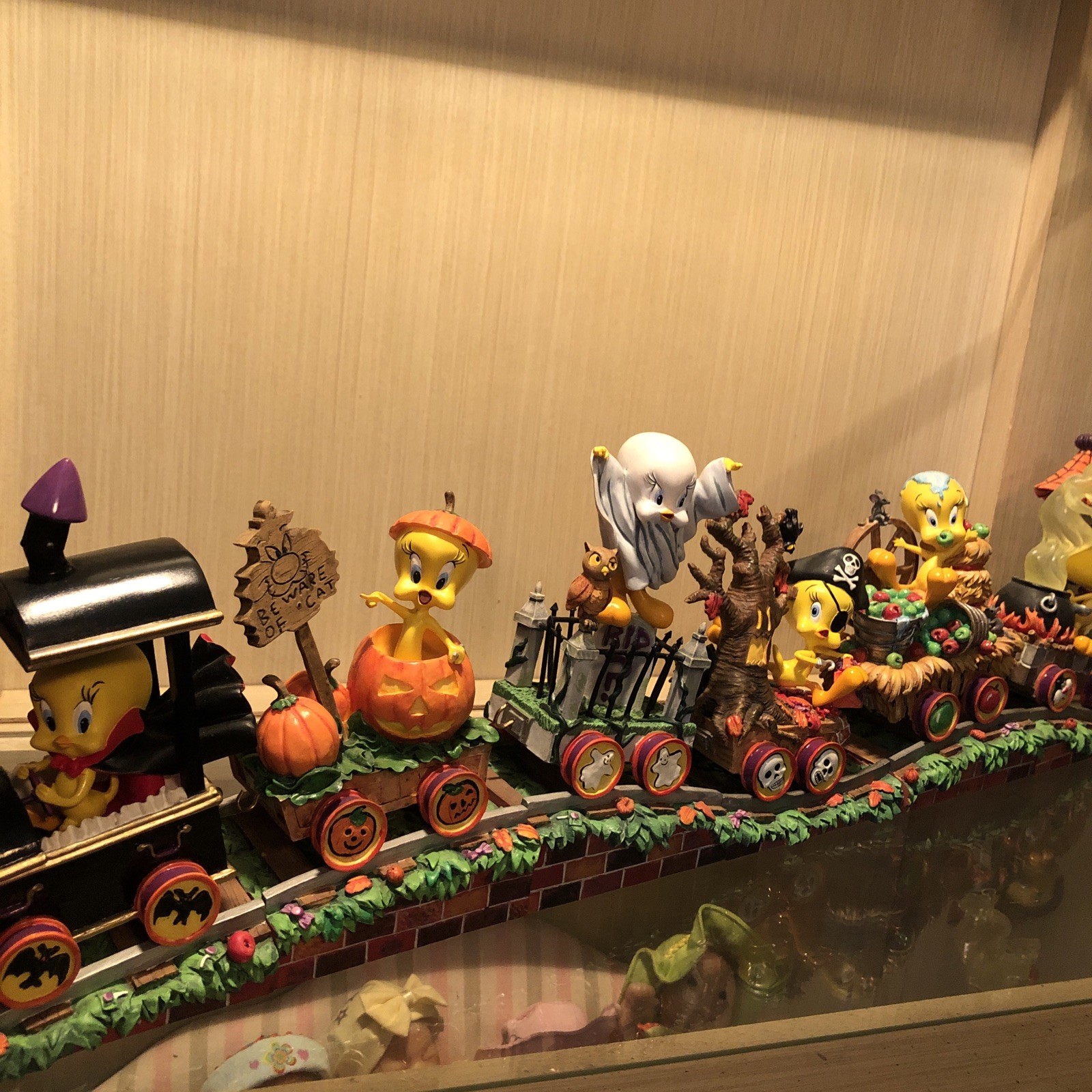 RARE Danbury Mint Tweety’s Twick or Tweet Twain Looney Tunes Halloween Set