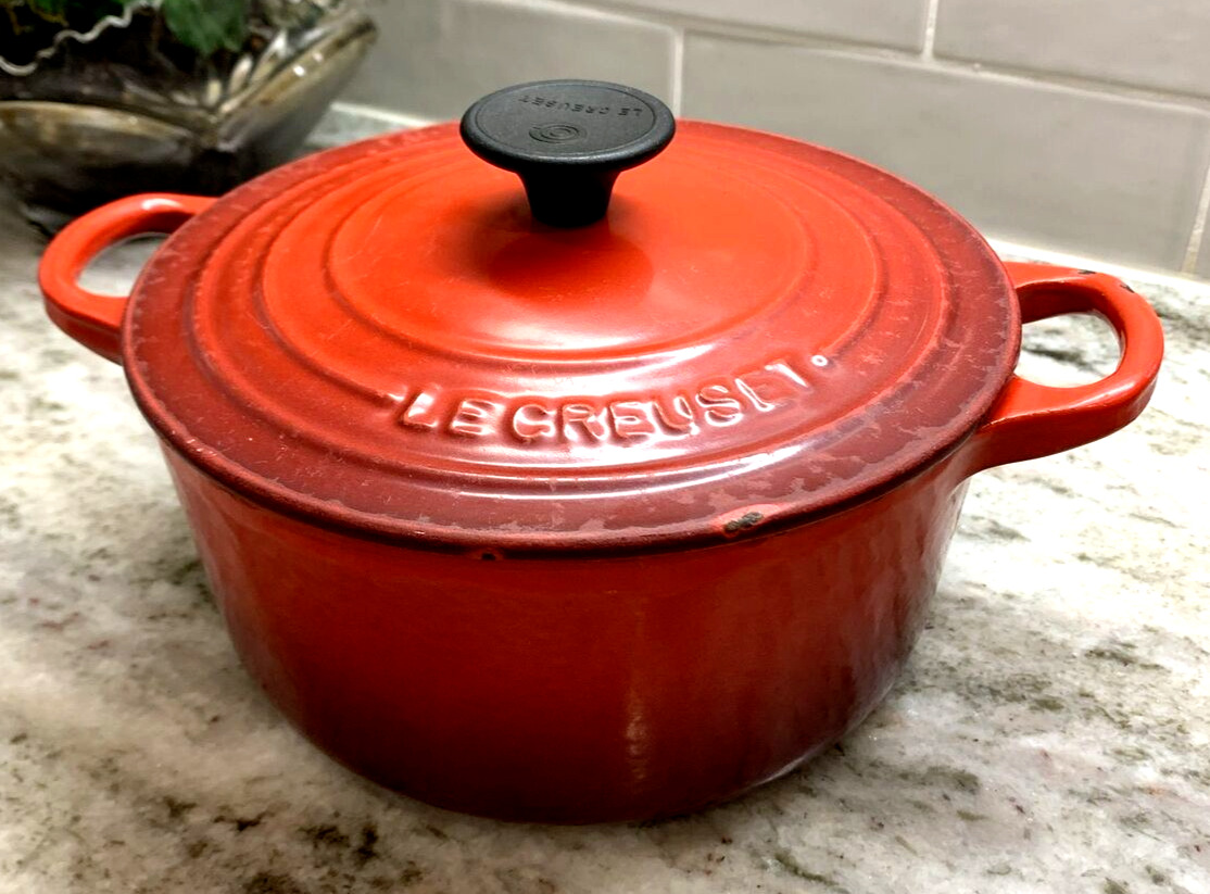 Vintage Le Creuset France 18 cm, 2 Qt Enamel Cast Iron Round Dutch Oven Red