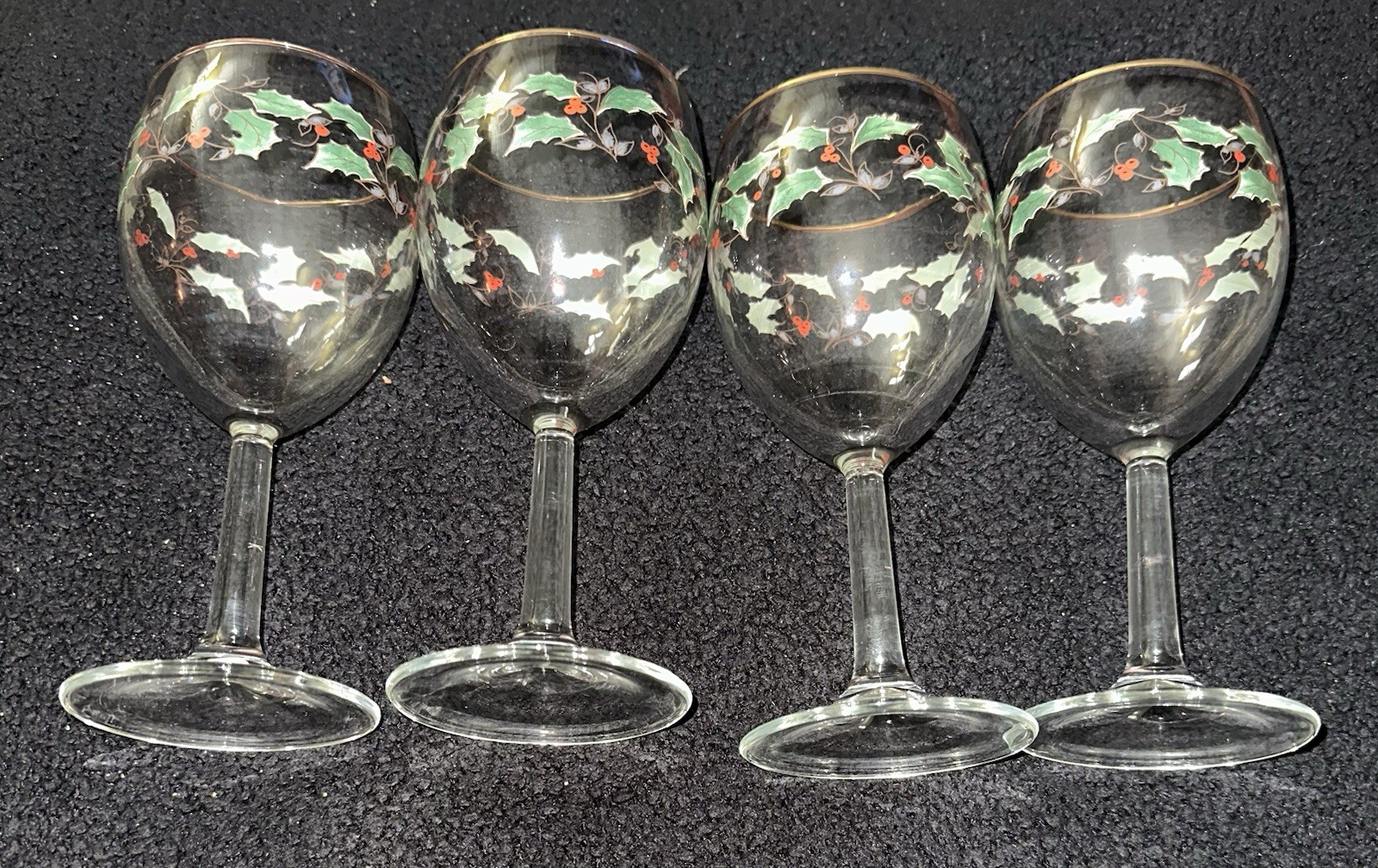 VTG Set (4) Christmas Themed Wine Glasses - Holly & Berry Motifs W/ Gold Rims