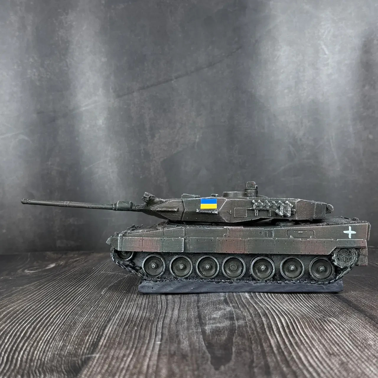 handmade patriotic souvenir, plaster statuette of a Leopard 2A6 tank Ukraine💛💙