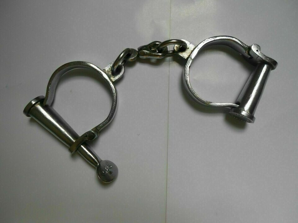 Handmade silver Iron Handcuffs Antique Style Iron best quality