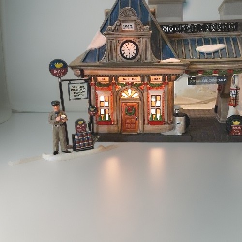 Department 56 Christmas in the City Royal Oil Company Building Set of 2 Boxed