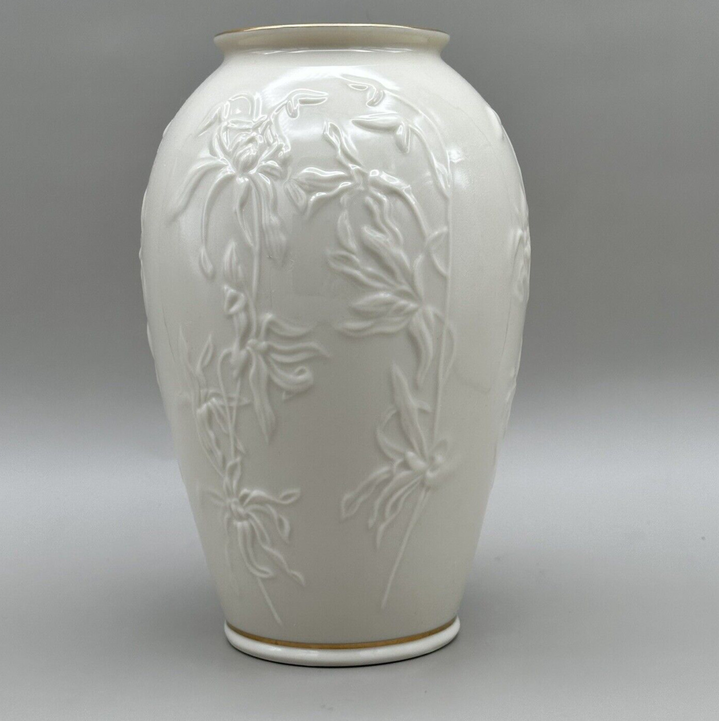 LENOX Masterpiece Collection Vintage Vase Embossed Iris Ivory Gold Trim USA