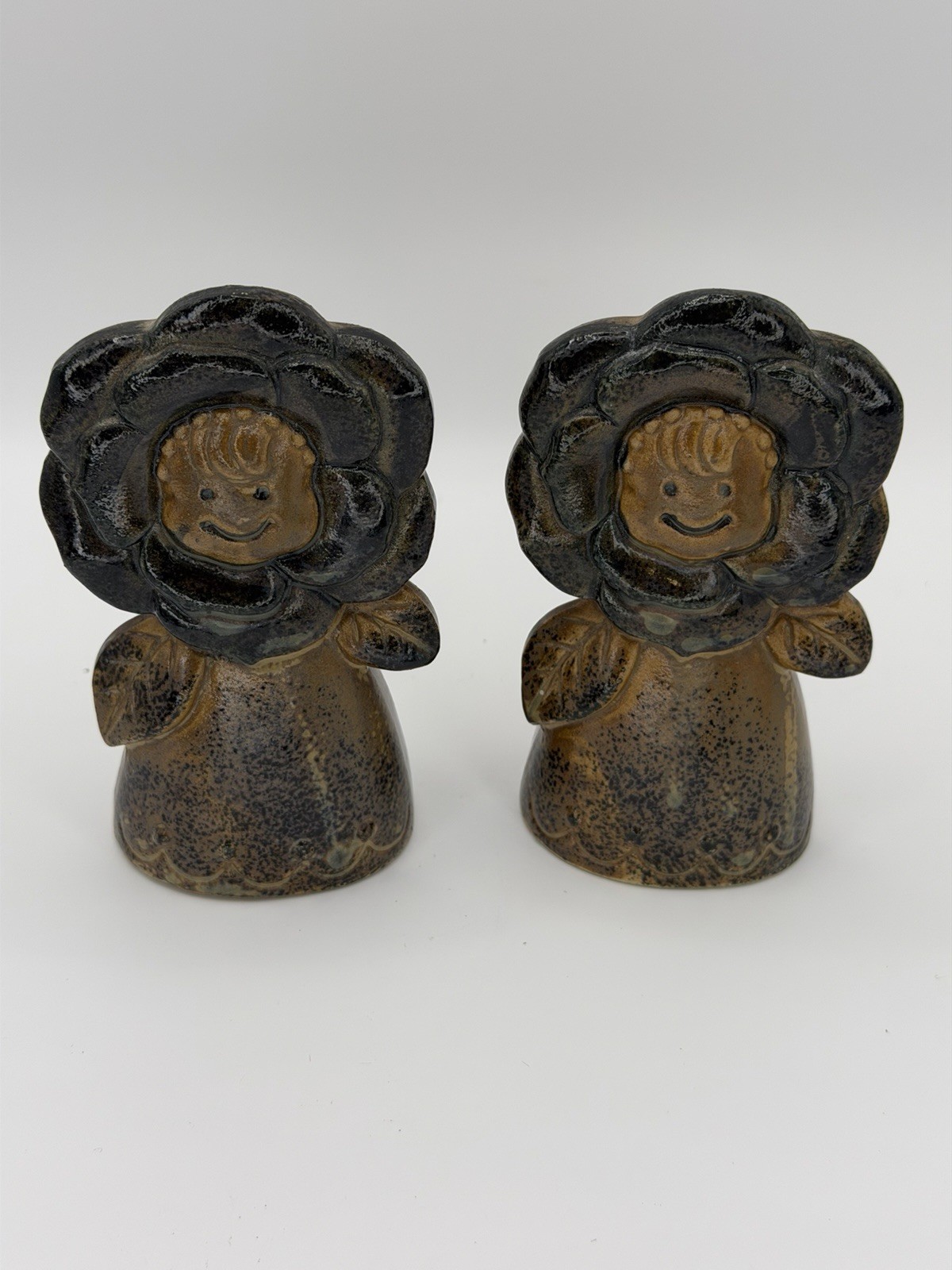 Vintage Japan Flower Girl Salt and Pepper Shakers Stoneware Ceramic 4\