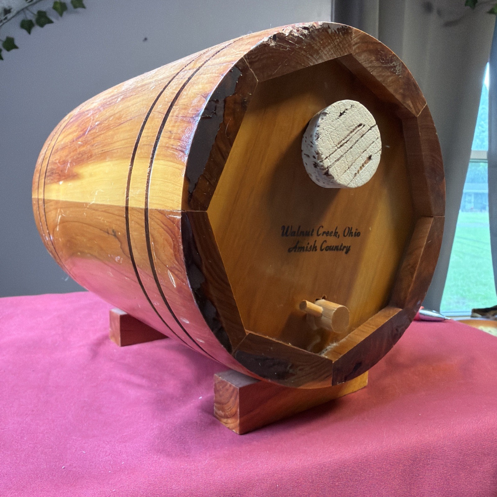 VTG Amish Country Walnut Creek Oh Ye Olde Money Barrel Bank Wood Good Condition