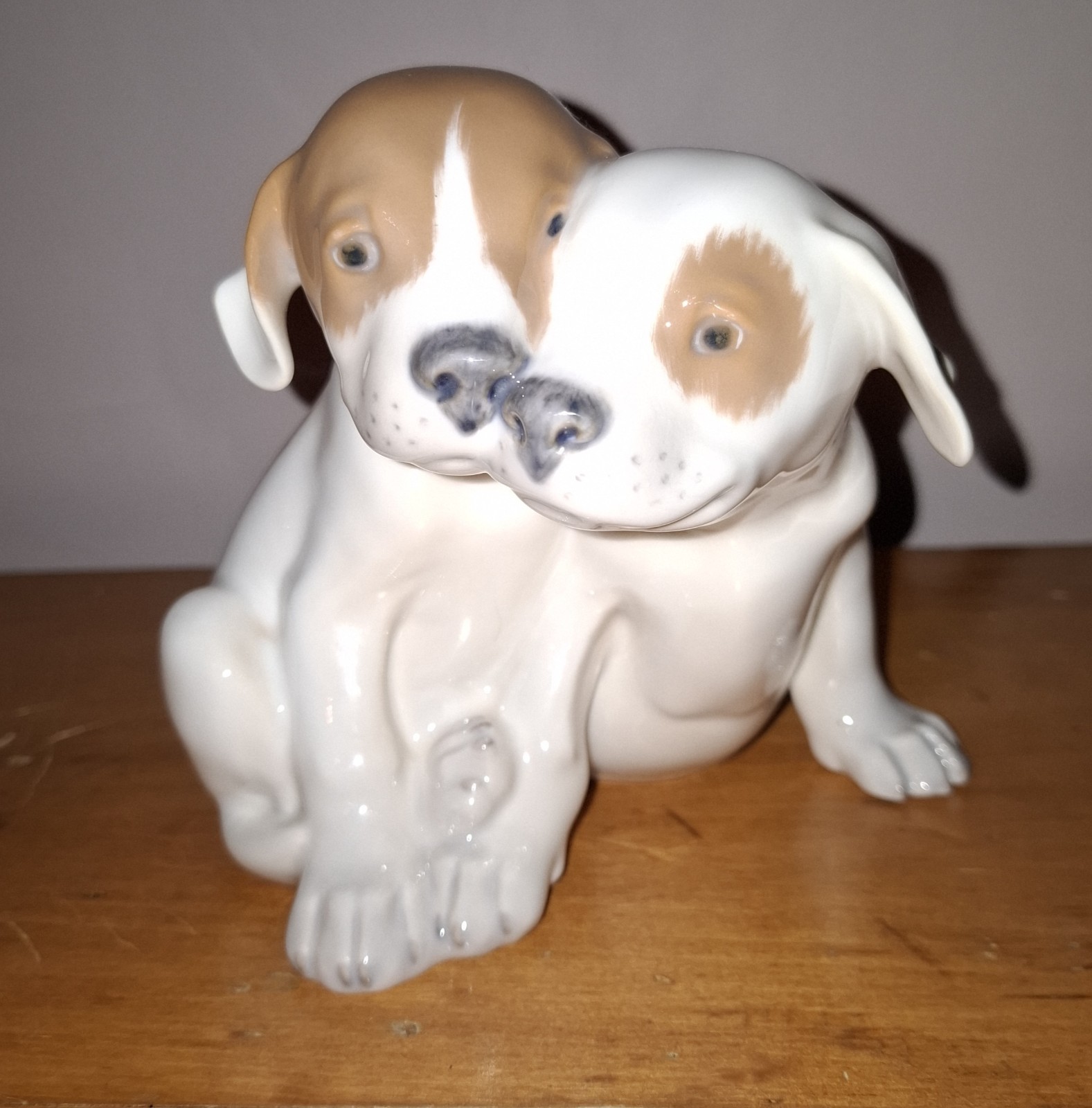 Royal Copenhagen Vintage Porcelain Figure Of Cuddling Pointer Puppies. Exc.