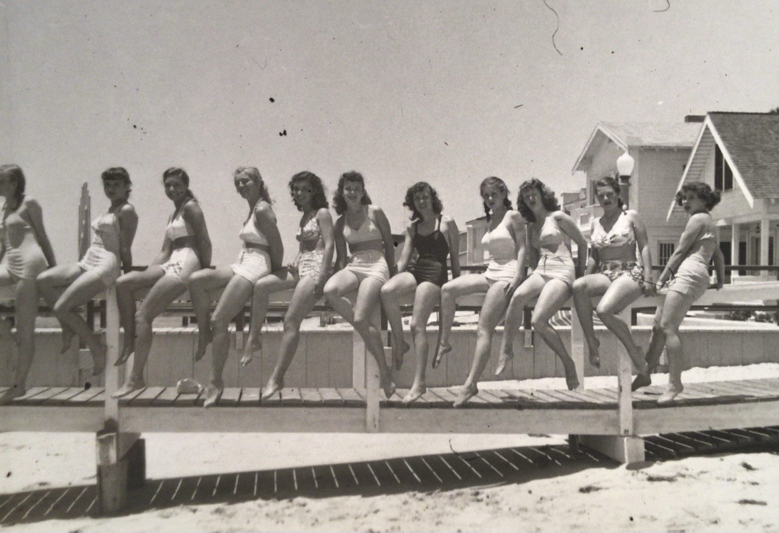 1940’s PHOTO GOUP of YOUNG CALIFORNIA PRETTY LADIES at BEACH SWIMSUITS Vintage