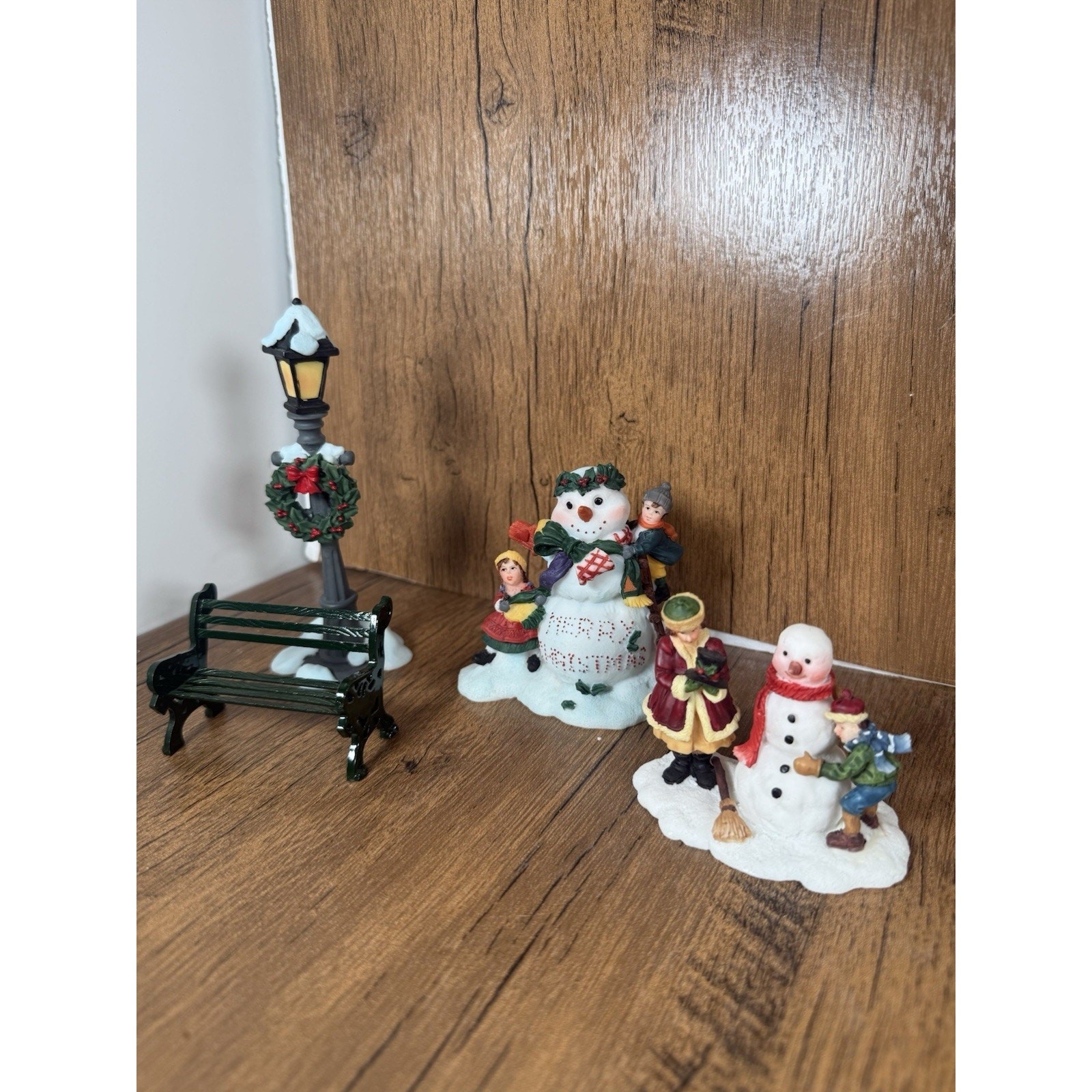 Lot of 4 O\'Well Christmas Village Accessory Resin Figures Snowmen Bench Light