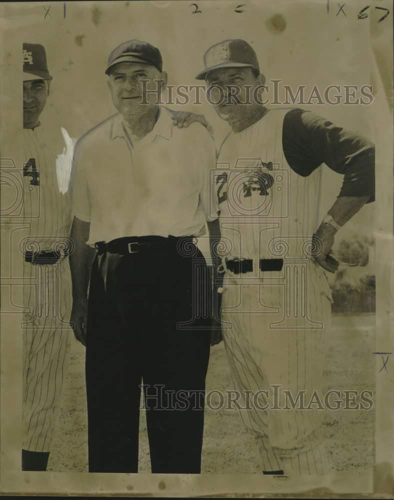 1969 Press Photo Veteran Umpire Philip Pace with Alabama Coach Eddie Stanky