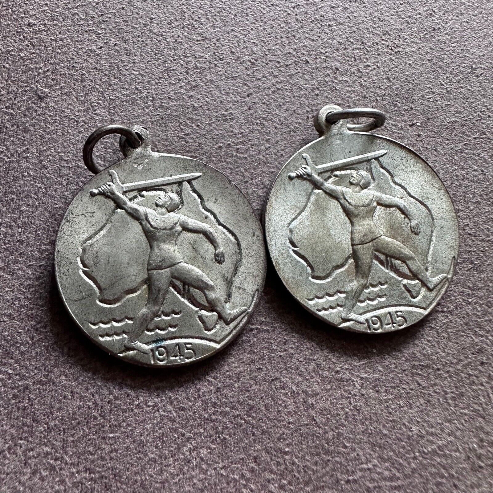 2x VINTAGE 1945 VICTORY AUSTRALIAN COMMEMORATIVE MEDALS MEDALLION WWII STOKES