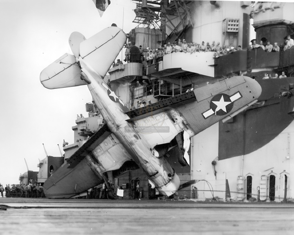 USS Hancock Curtiss SB2C-3 Helldiver Crash Landing WWII 8x10 Print HT4136368