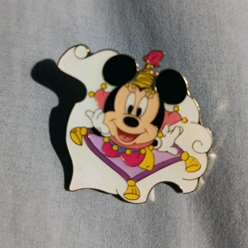 Disney pin 95753 Minnie Mouse Magic Carpet Game Prize Arabian Coast Tokyo TDR
