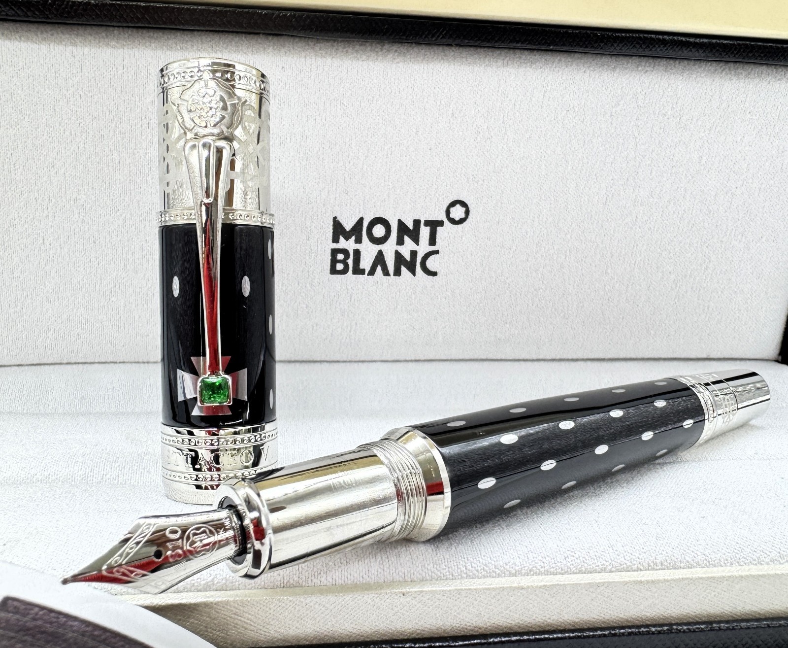 Excellent Montblanc patron Of Art Queen Elizabeth Special Edition Fountain  Pen