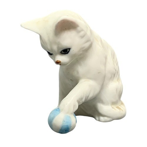 Lefton White Persian Kitten Playing w/ Blue Ball Bone China Figurine 2.25