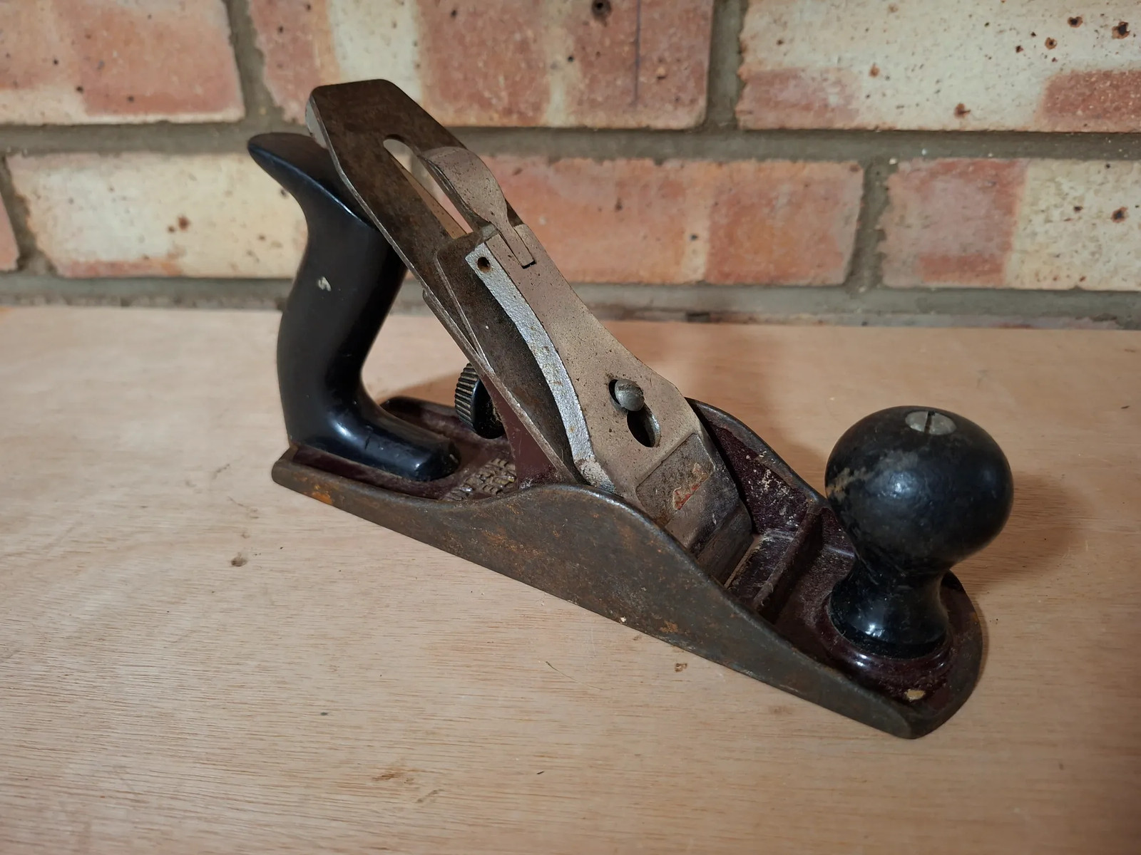 Vintage Stanley No.4 smoothing plane, made in England.