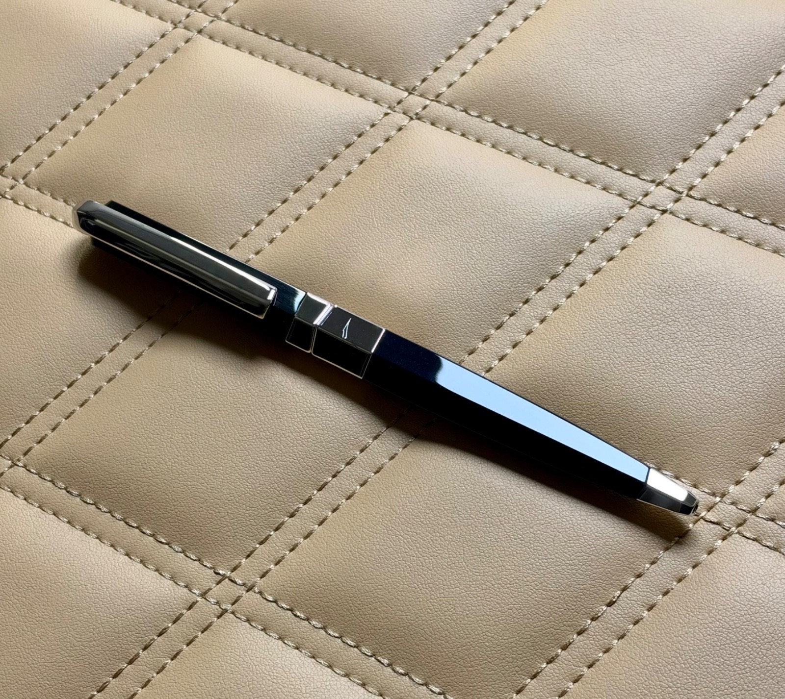 VERTU V Collection Ballpoint Pen Platinum Plated Rare Collectible Made in Italy