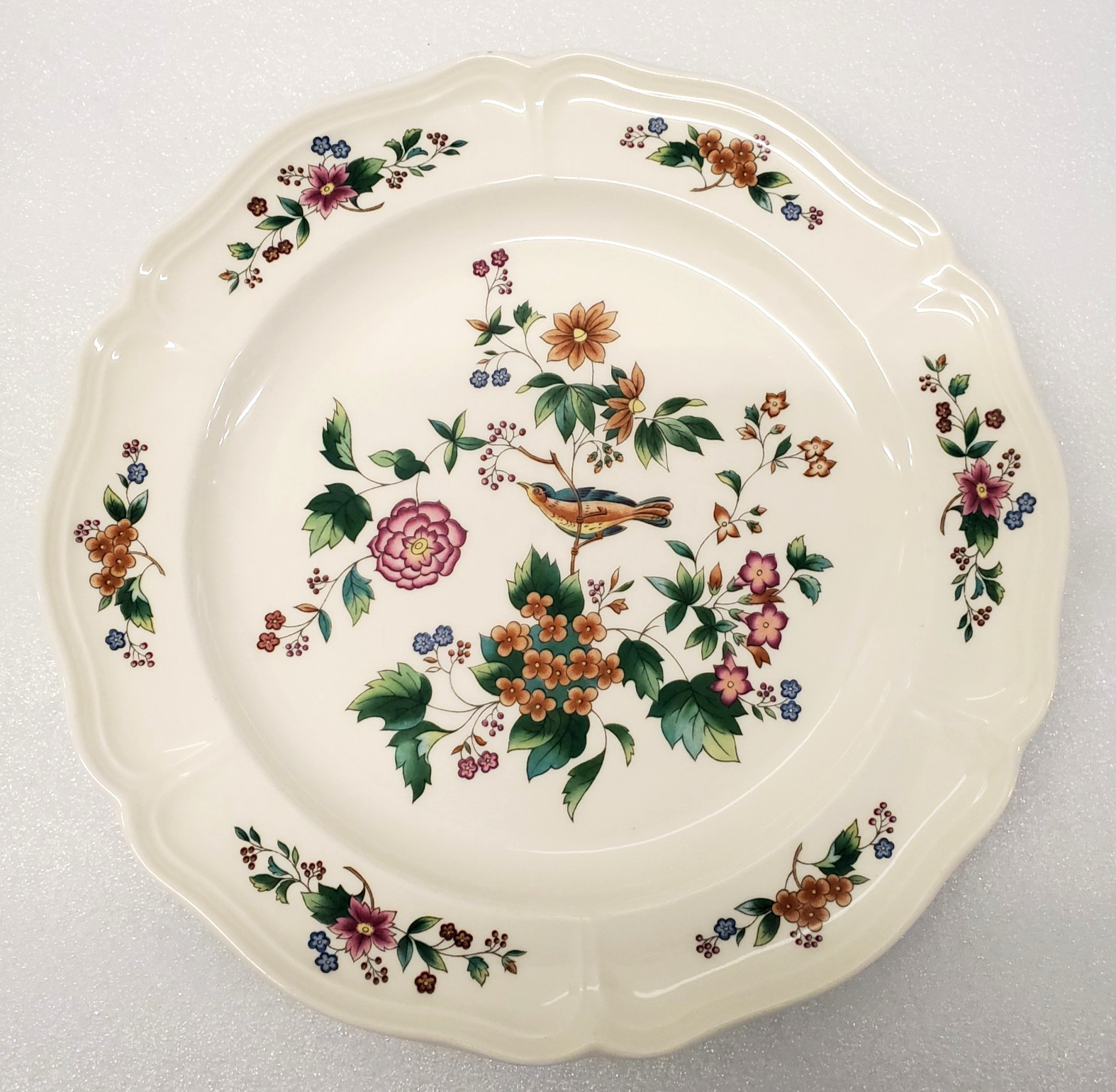 Wedgwood Tropical Garden pattern Dinner Plate NM922