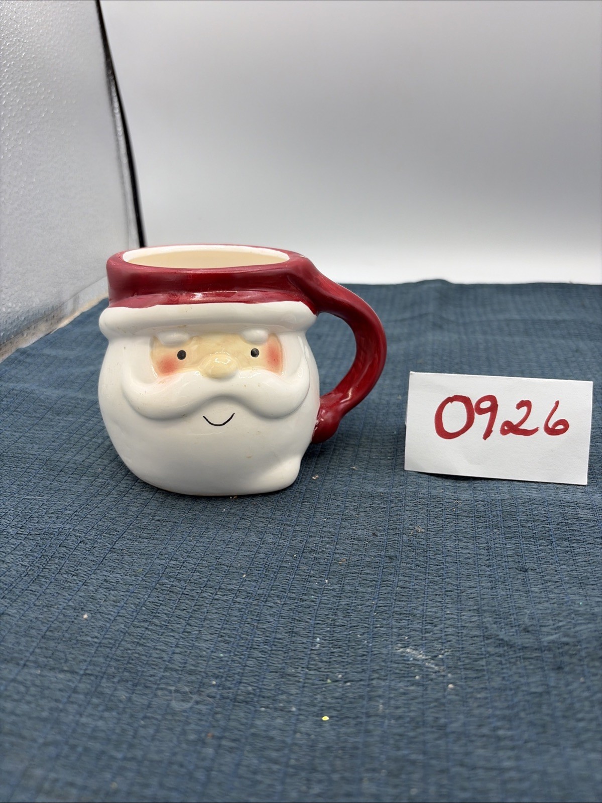 Ceramic Porcelain Santa Claus 3.75”Mug W/ Rosie Red Cheeks Sm Chip On Top