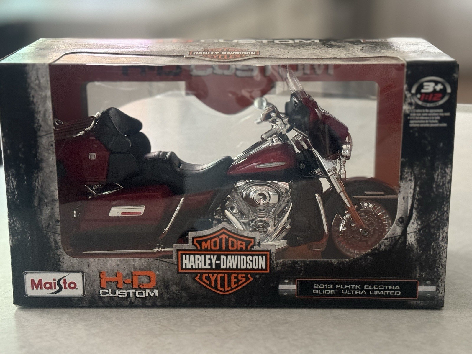 Maisto Harley Davidson 2013 FLHTK Electra Glide Ultra Limited 1:12 Scale Red Maisto Harley Davidson 2013 FLHTK Electra Glide Ultra Limited 1:12 Scale Red