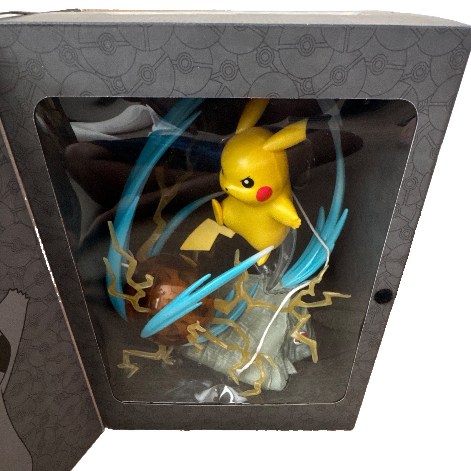 Pokémon Select Pikachu Light Up Light FX Deluxe Figure 1:10 Scale Plastic