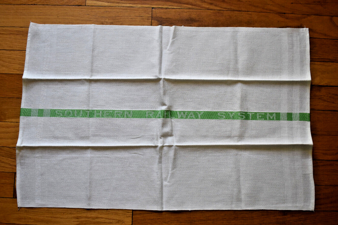 VINTAGE SOUTHERN RAILWAY SYSTEM  RAILROAD PASSENGER COTTON HAND TOWEL BY DUNDEE