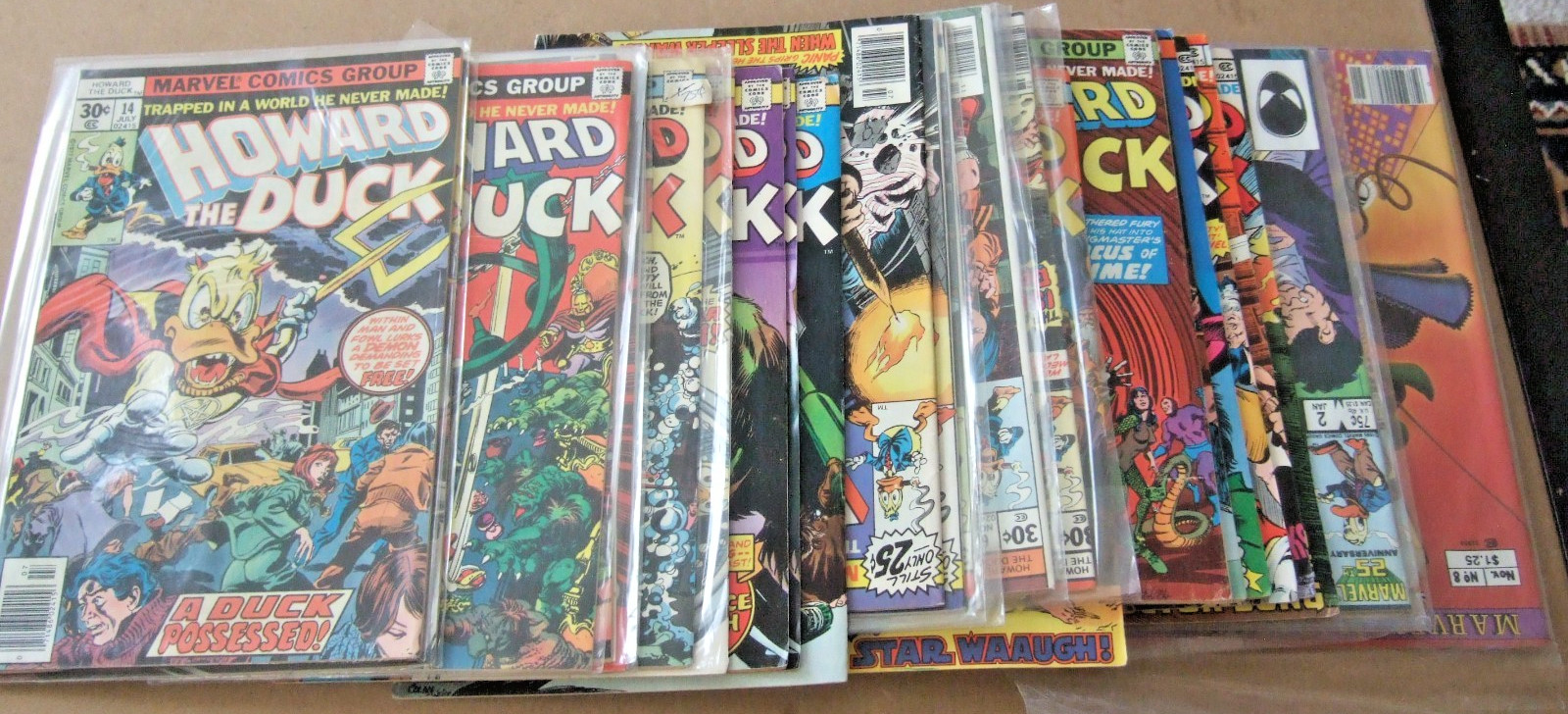 HOWARD THE DUCK   LOT OF 25 COMICS   TRAPPED IN A WORLD HE NEVER MADE   MARVEL