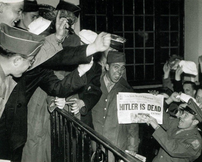 Servicemen in New York read the news paper, Hitler is Dead, 8x10 WWII Photo 800a